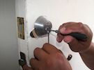 Utilisation d'un kit d'installation de verrouillage de porte
