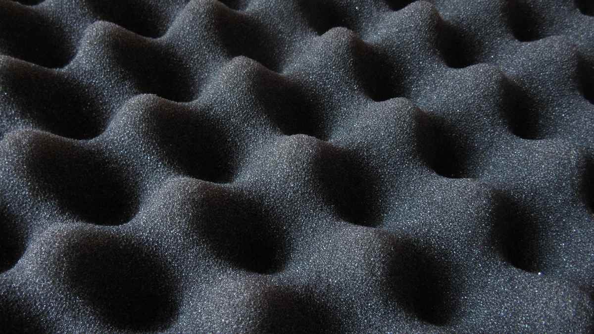 Écume acoustique gris foncé en alvéoles ondulées texturée Écume acoustique gris foncé en alvéoles ondulées texturée