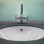 Changer un mitigeur sans couper l'eau : un dépannage à préparer